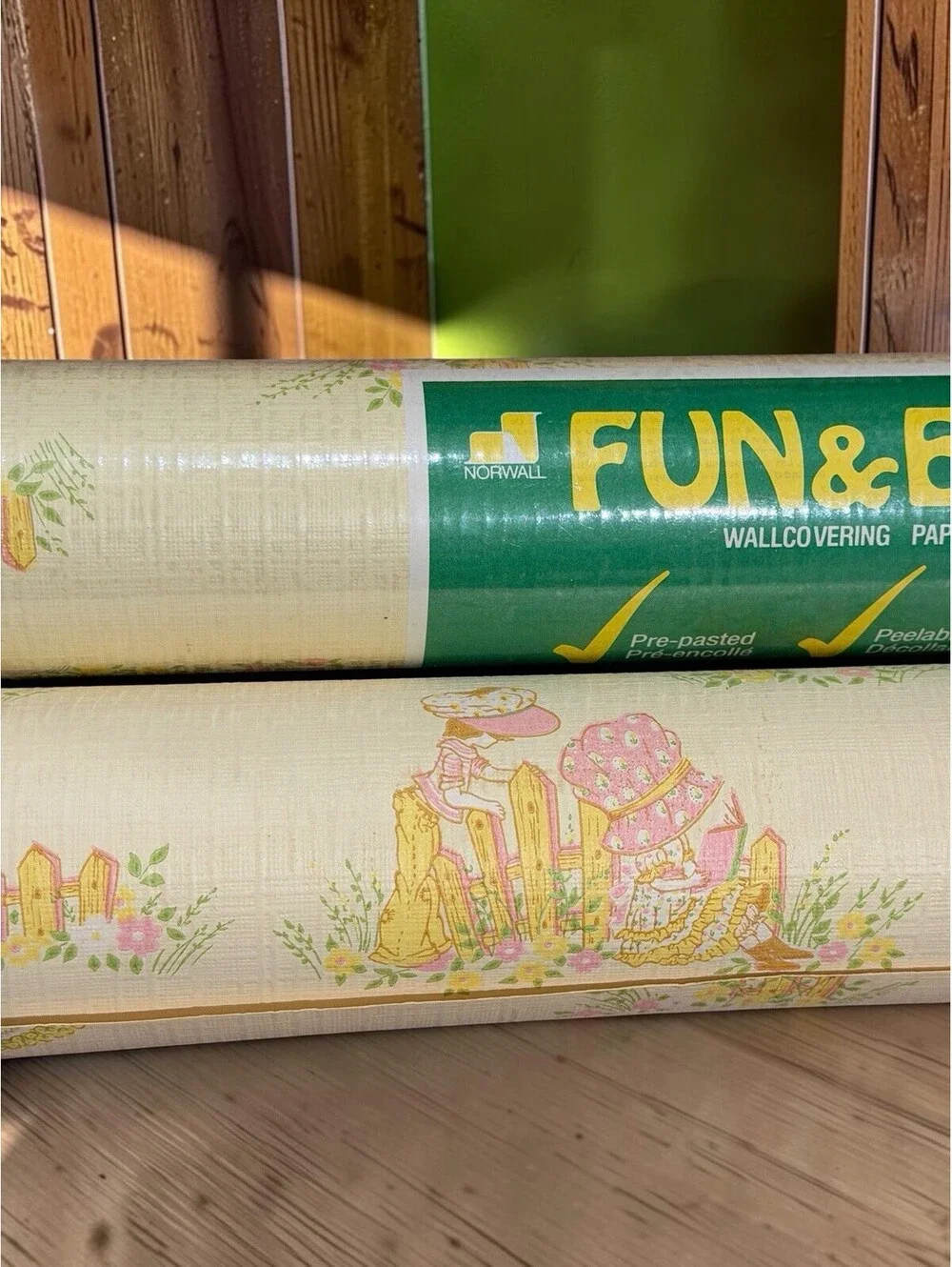 Vintage Norwall Kids Fun & Easy Wallpaper 70s Strawberry Shortcake Holly Hobby